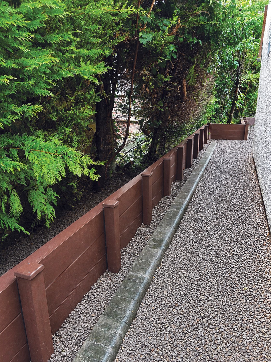 Image of andel_floodwall_garden_path_wall.jpg