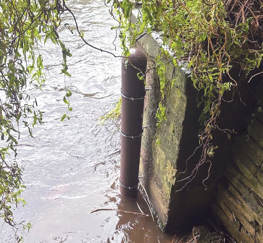 Image of floodalert_bollard_in_stream_wetherby.jpg